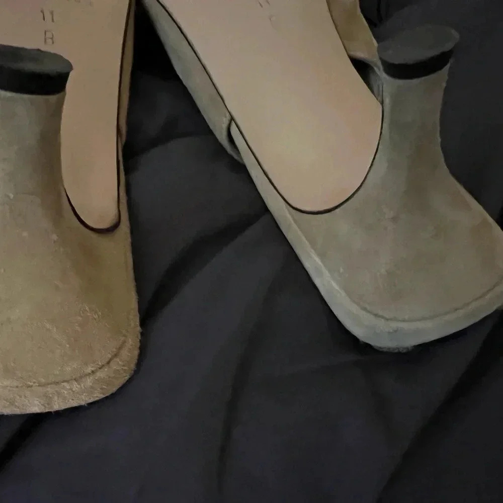 Saks Fifth Avenue Folio Tan Suede Heels … Size   11B - Picture 7 of 7